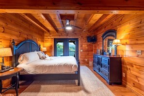 4 bedrooms, iron/ironing board, travel crib, free WiFi