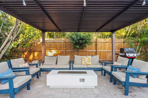 🏝 4BR Tropical Oasis w/ Heated Pool + Game Room + 10 Min to Anna Maria and IMG