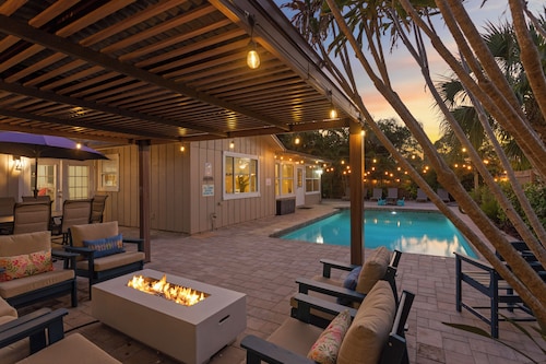 🏝 4BR Tropical Oasis w/ Heated Pool + Game Room + 10 Min to Anna Maria and IMG