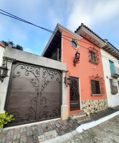 外観の詳細. Charming 3-bedroom house in amazing San Miguel Dueñas with WiFi