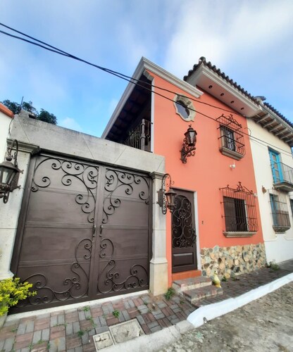 Charming 3-bedroom house in amazing San Miguel Dueñas with WiFi
