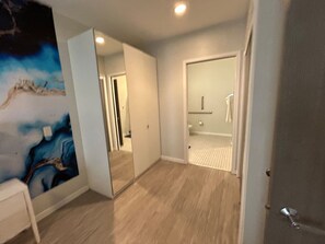 Interior - Lightning Luxe Retreat (Des Moines)