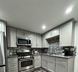 Micro-ondes, four, plaque de cuisson