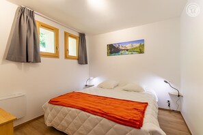 2 bedrooms, iron/ironing board, free WiFi