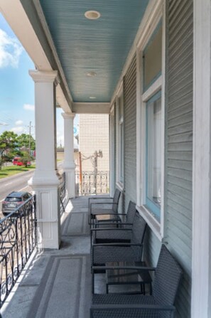 Property grounds - Historic Music St Home - Large Groups •5BR•3.5BA (New Orleans)
