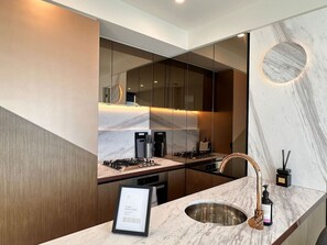 Fridge, microwave, oven, stovetop