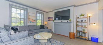 Massive 5BD/4BA 3-Story Duplex @ Downtown Albany