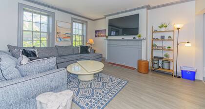 Massive 5BD/4BA 3-Story Duplex @ Downtown Albany