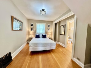 4 Schlafzimmer, BĂŒgeleisen/BĂŒgelbrett, kostenloses WLAN, BettwĂ€sche