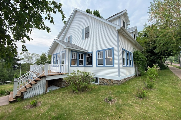 Side angle of the house.