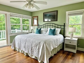 4 bedrooms, iron/ironing board, free WiFi, bed sheets - Downtown Bayfield Home W/ Lake Views, Near Ferry & Marina (Bayfield)