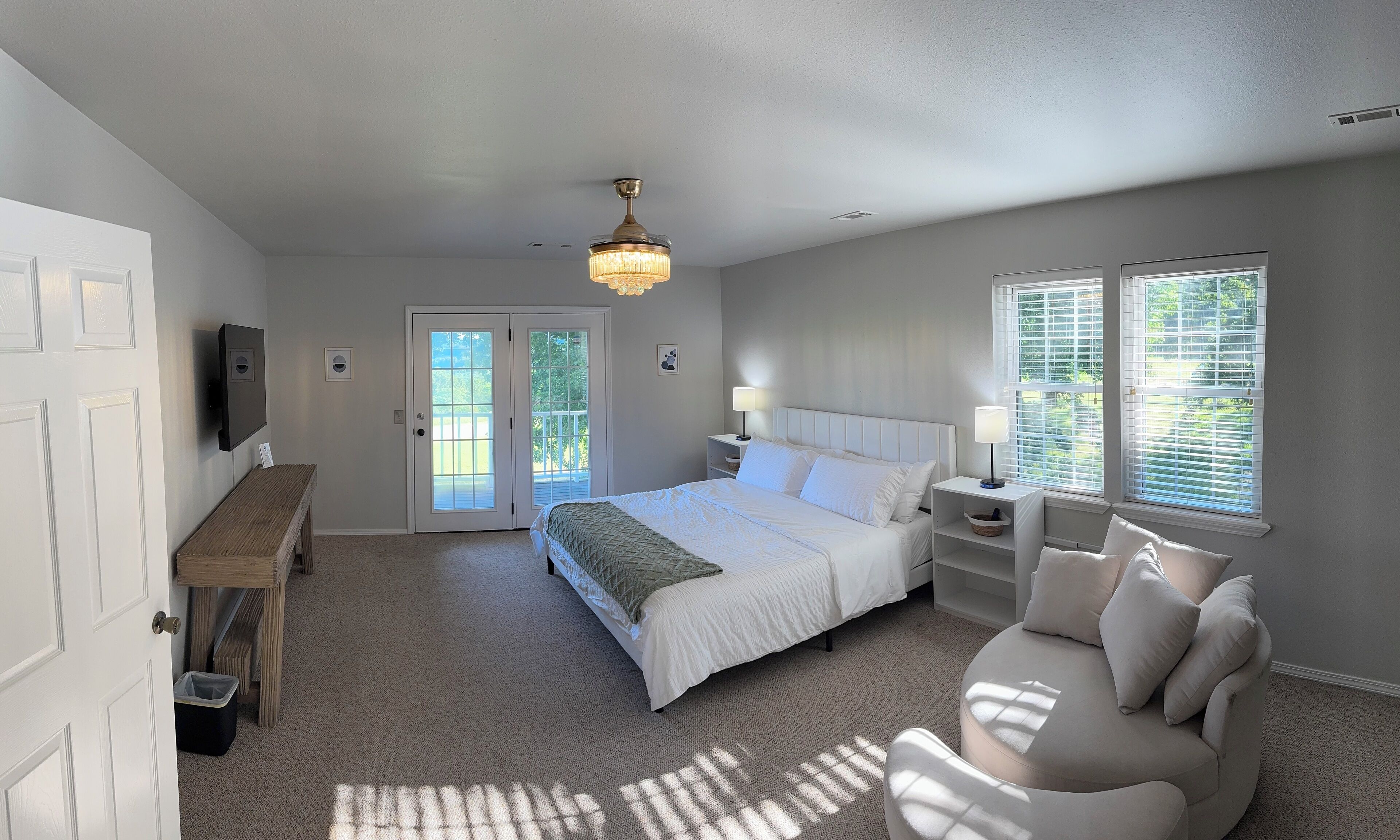 5 soverom, skrivebord, strykejern/-brett og wi-fi (inkludert)