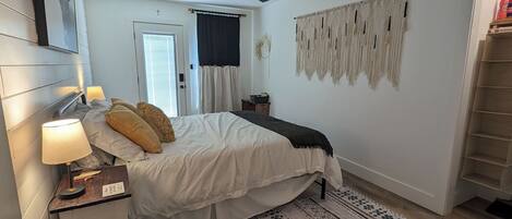 2 camere, una scrivania, ferro/asse da stiro, culla da viaggio