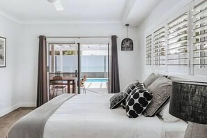 4 bedrooms, iron/ironing board, WiFi, bed sheets