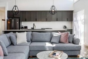 TV, fireplace - 'Austin' Mudgee (Mudgee)