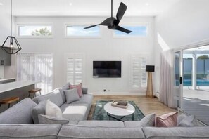TV, fireplace