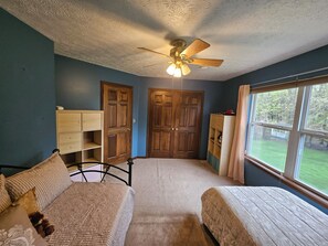 4 habitaciones, escritorio, tabla de planchar con plancha y wifi gratis