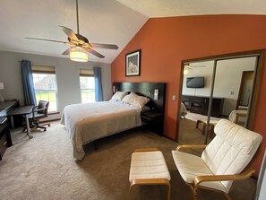 4 bedrooms, desk, iron/ironing board, free WiFi