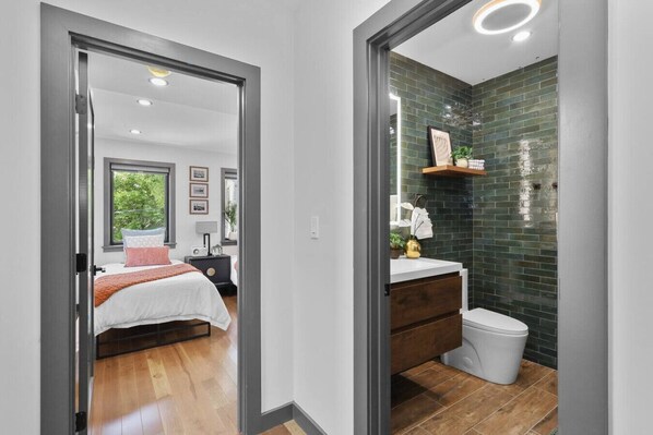 2 soverom, strykejern/-brett, reiseseng for barn og wi-fi (inkludert)