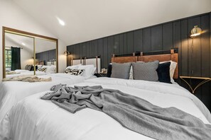 4 chambres, bureau, fer et planche à repasser, lit parapluie