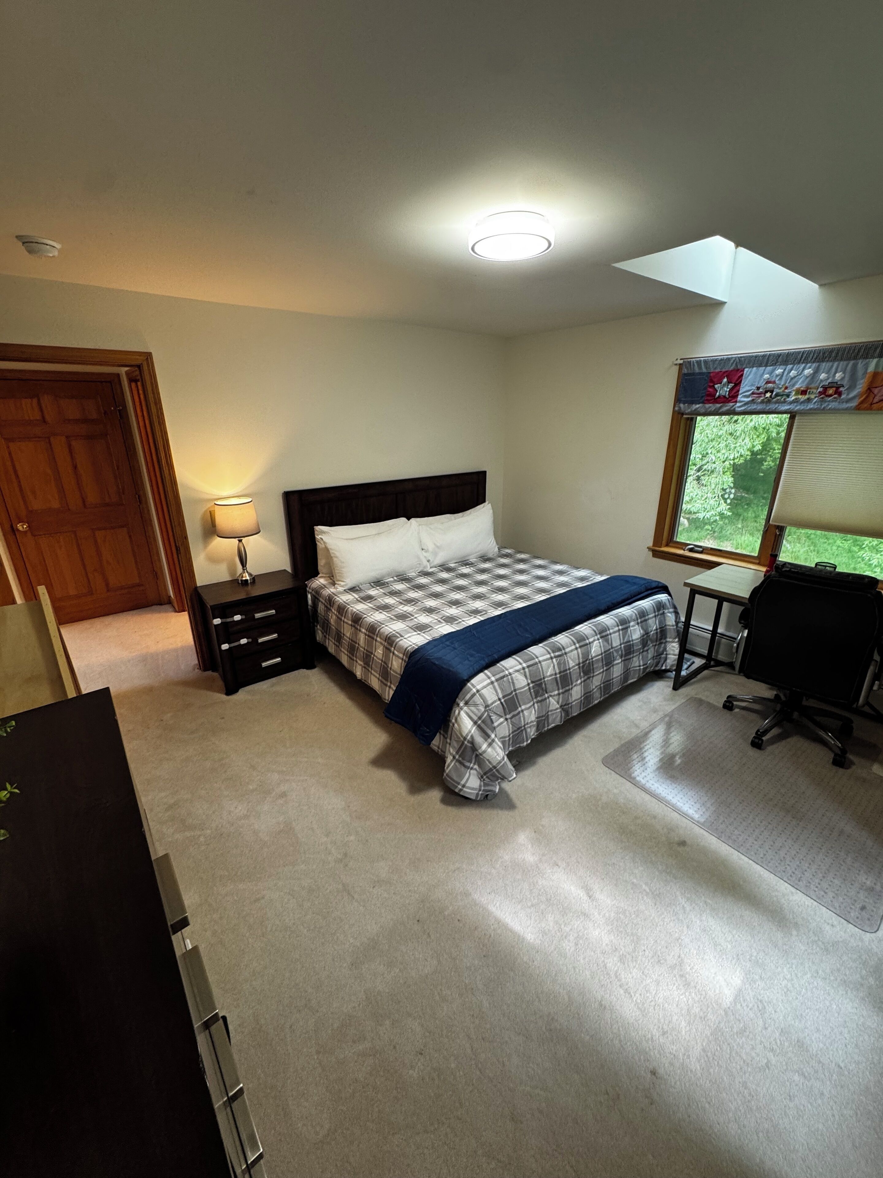 4 bedrooms, iron/ironing board, travel crib, free WiFi