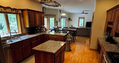 Charming Garden Cottage Near Bar Harbor village and Acadia National Park