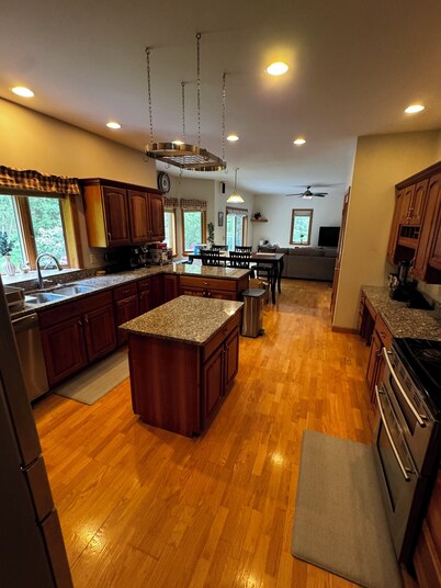 Charming Garden Cottage Near Bar Harbor village and Acadia National Park