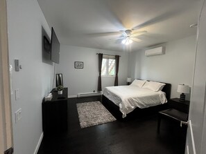 1 habitación, tabla de planchar con plancha, wifi gratis y ropa de cama