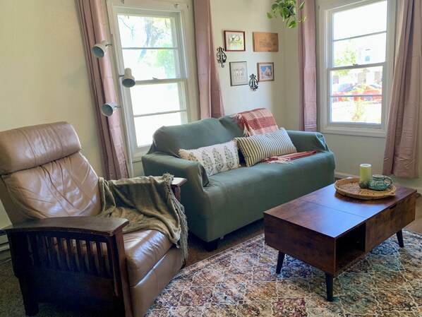 Smart TV - Ample Driveway Parking for Boats and Trailers (American Falls)