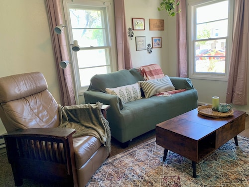 Reel Relaxation: Fisherman’s Hideaway on Shore with Ample Driveway Parking