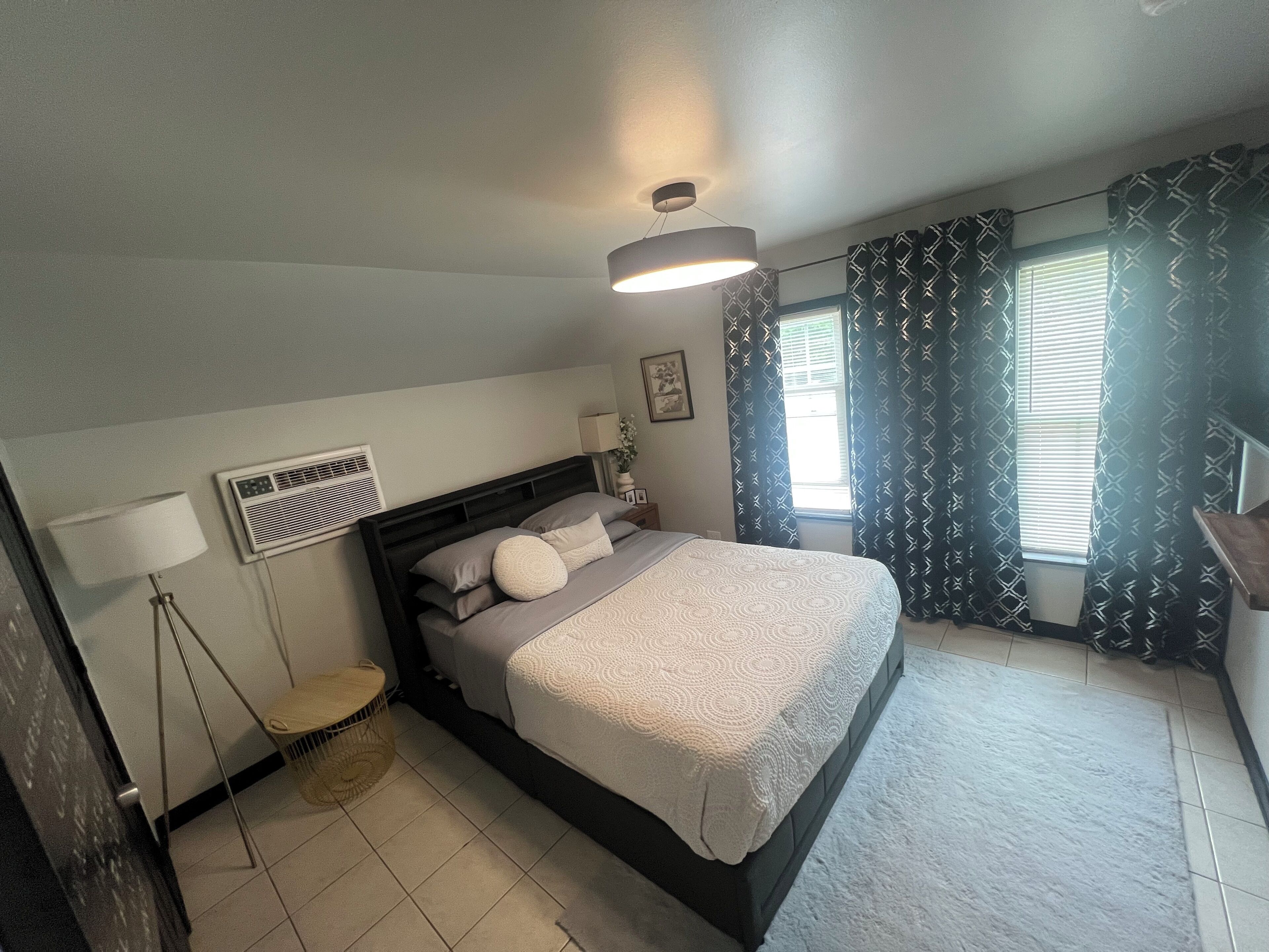 1 habitación, tabla de planchar con plancha, wifi y ropa de cama 