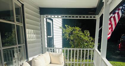 Spacious 5-bedroom house in charming Lee with WiFi
