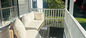 Spacious 5-bedroom house in charming Lee with WiFi