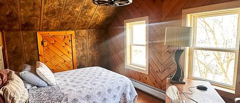 5 bedrooms, iron/ironing board, WiFi, bed sheets