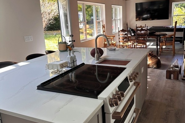 Geladeira, micro-ondas, fogão, cooktop