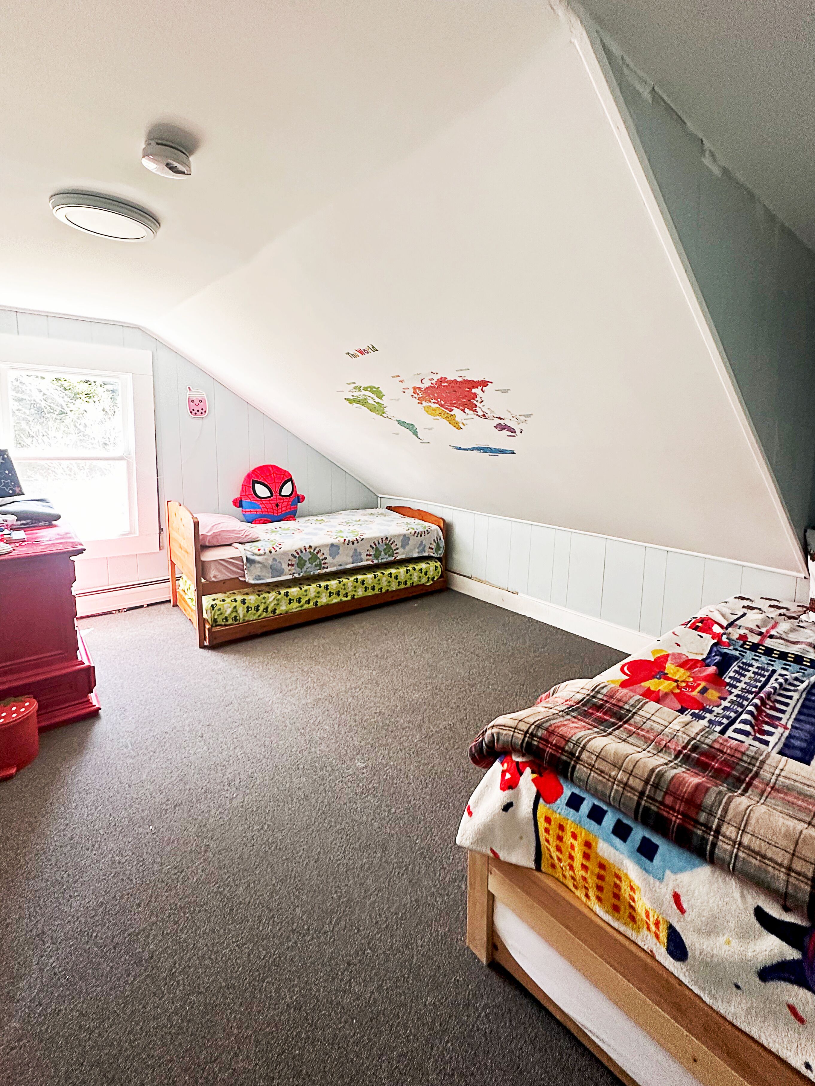 5 bedrooms, desk, iron/ironing board, WiFi