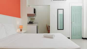 Classic Double Room | Desk, blackout curtains, iron/ironing board, free WiFi