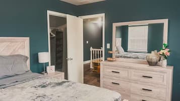 4 bedrooms, iron/ironing board, WiFi, bed sheets