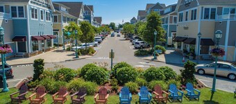 Modern Condo close walkable to restaurants and brewery