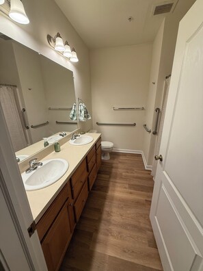 Asciugacapelli, asciugamani, carta igienica