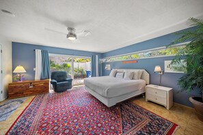 2 bedrooms, in-room safe, desk, iron/ironing board