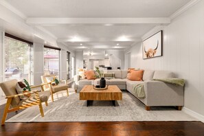 Fernseher, Tischtennisplatte