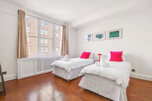 4 chambres, fer et planche à repasser, Wi-Fi, draps fournis