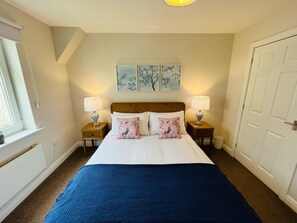 2 chambres, fer et planche à repasser, Wi-Fi gratuit, draps fournis