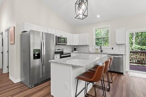 Unclassified image, 4 of 41, button