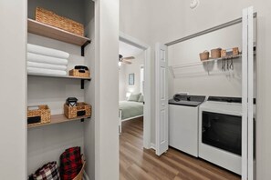 4 habitaciones, cuna de viaje, wifi gratis y ropa de cama 