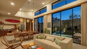 Luxury Villa, Patio, Pool View | Ruang tamu