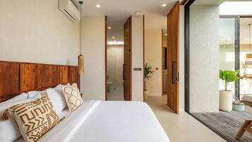 Vila Mewah, patio, pemandangan kolam renang | Seprai katun Mesir, seprai premium, dan busa memori