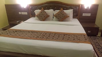 Business Room, City View | Premium bedding, desk, free WiFi, bed sheets