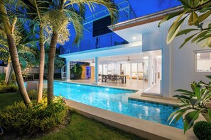 Indoor pool - Kira Japandi Escape Sauna Rooftop Cinema (Hua Hin)